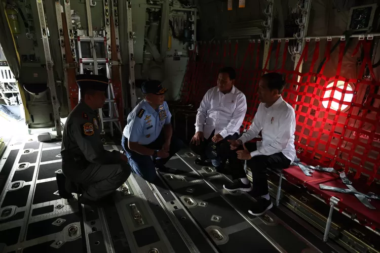 Menteri Pertahanan RI Prabowo Subianto bersama Presiden Jokowi (TKN)