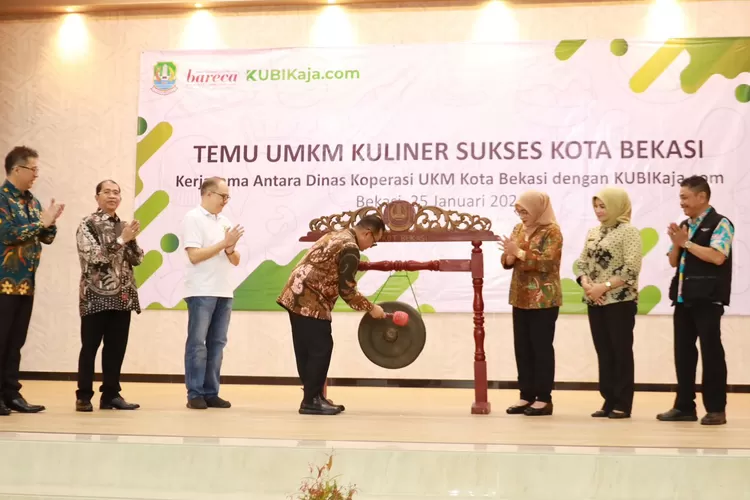 Pj Wali Kota Bekasi Gani Muhamad membuka Temu UMKM Kuliner Sukses Kota Bekasi, di Gedung Balai Patriot, Kota Bekasi. (Pemkot Bekasi)