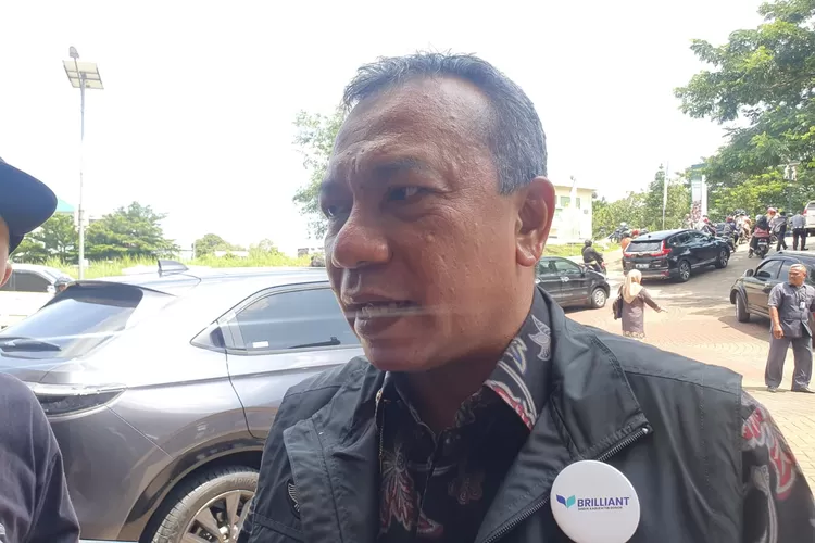 Kepala Dinas Pendidikan Kabupaten Bogor Bambang Tawekalmengaku pihaknya sedang mendalami kasus pelecehan seksual yang dilakukan oleh oknum guru SD di Klapanunggal. (Foto: Devina)