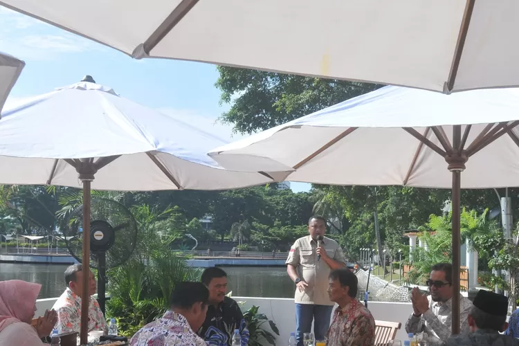 Ketua DPRD Kabupaten Bogor Rudy Susmanto dan Pj Bupati Bogor Asmawa Tosepu menggelar Coffe Morning dan membahas kondusifitas jelang hari pencoblosan pada Pemilu 2024. (Foto: Dok DPRD Kabupaten Bogor)