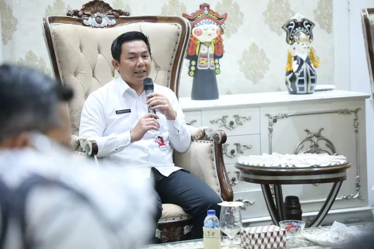 Sekda Purwakarta Norman Nugraha sebut nilai investasi Pemkab Purwakarta periode Januari sampai Desember 2023 sebesar Rp14,8 triliun atau sebesar 156,6 persen. (DIskominfo Purwakarta)