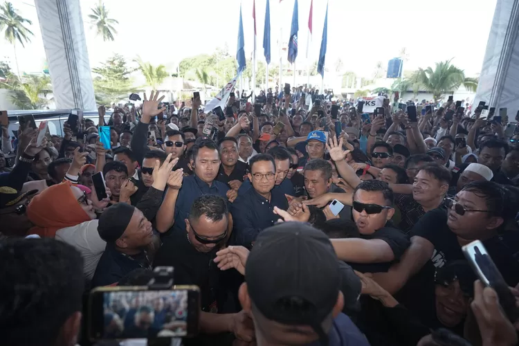 apres nomor urut 01 Anies Baswedan tiba di Kotamobagu, Sulawesi Utara, (TImnas AMIN)