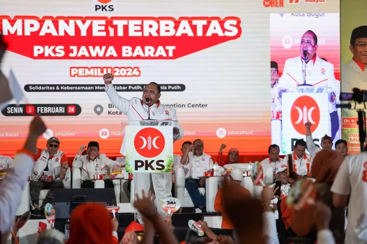 Ketua DPD PKS Kota Bogor Atang Trisnanto dalam kampanye akbar kemenangan AMIN. (PKS)