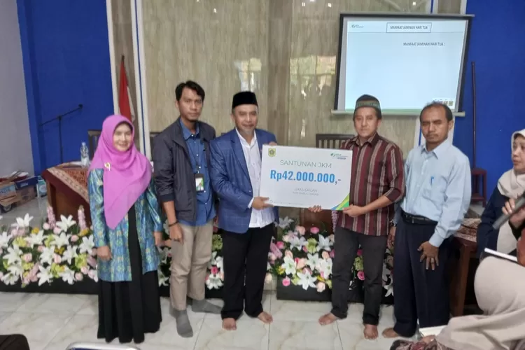 BPJS Ketenagakerjaan Bogor Cileungsi bersama guru dan kepala sekolah RA (BPJS)