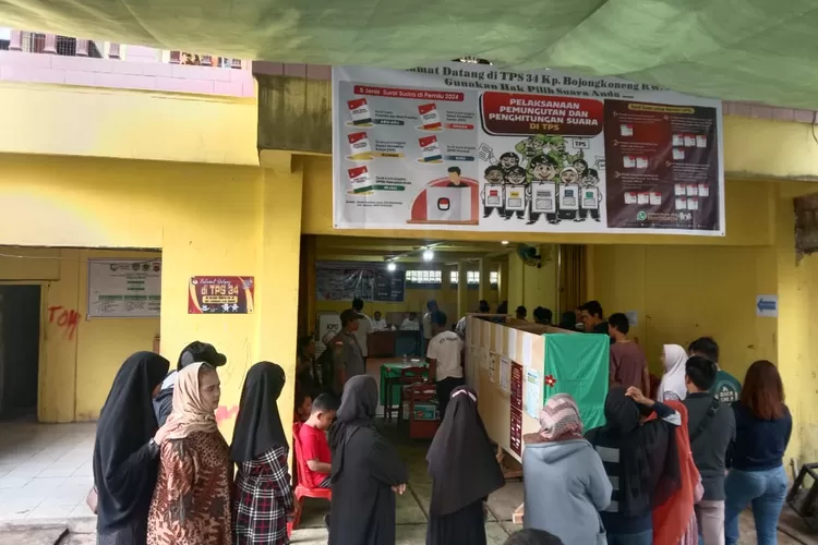 Warga Desa Ciherang Pondok, Kecamatan Caringin, Kabupaten Bogor antusias ikuti Pemilu 2024 (Anto/Metropolitan)