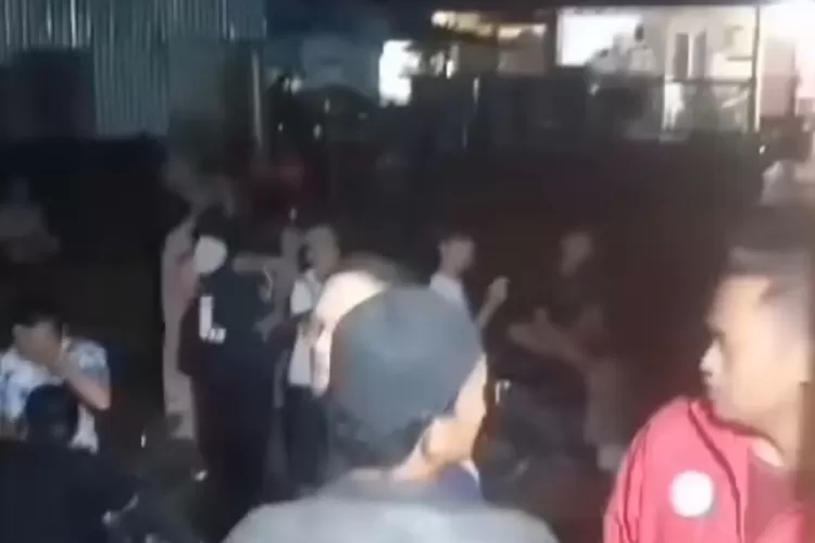 Polisi amankan pelaku sodomi di Rancabungur dari amukan warga. (Foto: Tangkapan Layar)