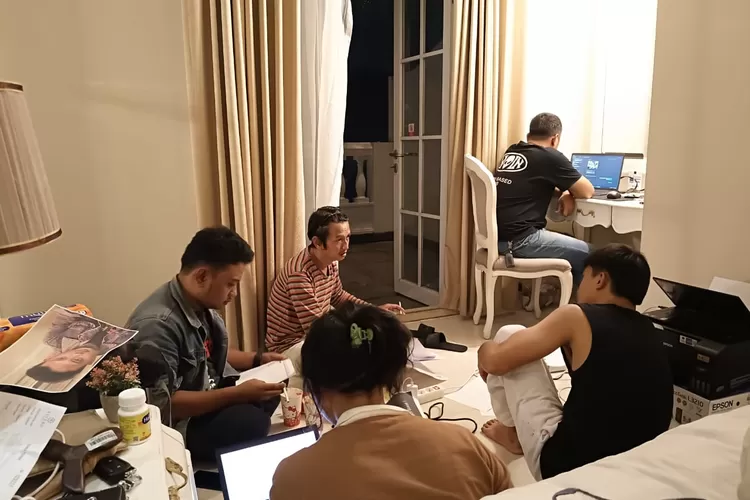 Relawan Ananda Tohpati melakukan rekapitulasi penghitungan suara di Pileg DPR RI Dapil Jabar 3.