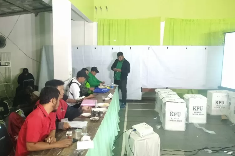 proses penghitungan suara di dapil III DPRD Kabupaten Bogor (Anto/Metropolitan)