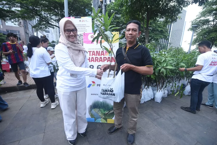 PT Pertamina ikut ambi bagian pada Gerakan Penanaman 100.000 Bibit Pohon, yang diinisiasi Kementerian Badan Usaha Milik Negara (BUMN). (Foto: Dok PT Pertamina)