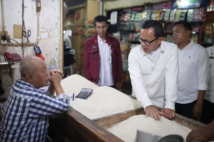 Wali Kota Bogor Bima Arya pastikan pasar murah di 14 titik dan menyediakan beras murah. (Pemkot Bogor)