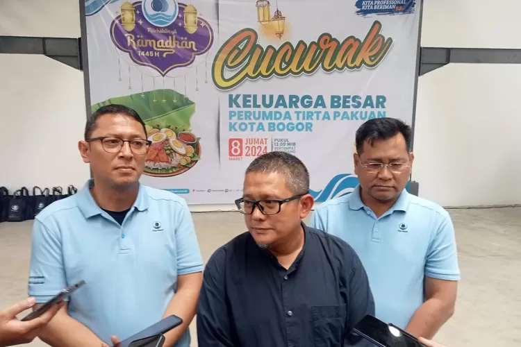 Direktur Umum Perumda Tirta Pakuan Kota Bogor Rivelino Rizky menjelaskan program gratiskan tagihan air untuk musala dan masjid di Kota Bogor selama Ramadan 2024 (Dok Metropolitan)
