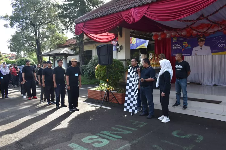 Kecamatan Rawalumbu menggelar gerak jalan sehat dalam rangka Hari Jadi Kota Bekasi ke 27 (Pemkot Bekasi)