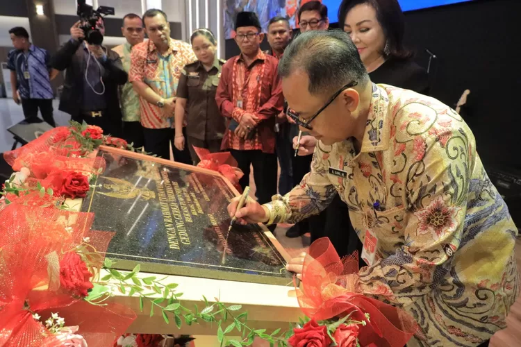 Pj Wali Kota Bekasi Gani Muhamad meresmikan Gereja Tiberias. (Pemkot Bekasi)