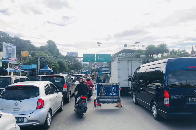 Awas, Kendaraan Berikut Dilarang Melintas Di Jalan Raya Puncak Selama ...