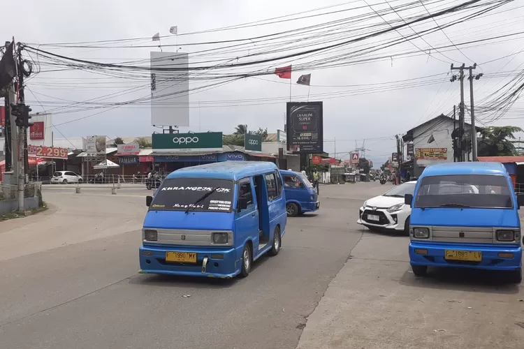 Simpang Ciseeng Bogor butuh rambu lalu lintas. (Mulya/Metropolitan)
