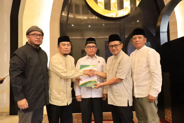 Pj Wali Kota Bekasi Gani Muhamad melanjutkan program tarawih keliling ke berbagai wilayah, salah satunya di Kranji (Pemkot Bekasi)