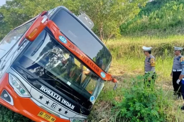 Kondisi Bus Rosalia Indah yang kecelakaan di Tol Batang dan menyebabkan 7 orang tewas. (Humas Polda Jateng)