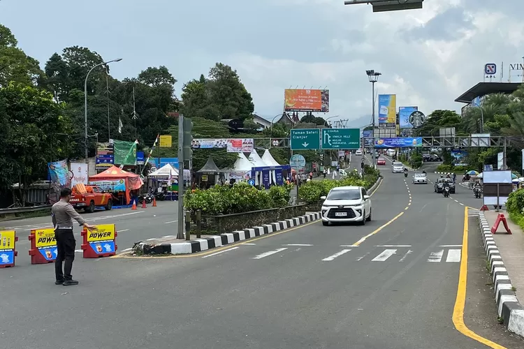 Berikut jadwal Ganjil Genap dan sistem Satu Arah (One Way) di kawasan Puncak, Bogor pada Sabtu, 20 Desember 2025. (Devina/Metropolitan)