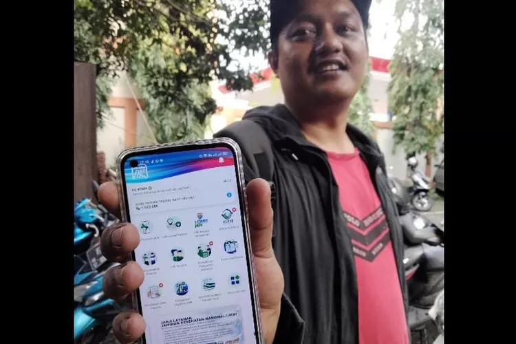 Peserta BPJS Kesehatan M Imam rasakan manfaat layanan mobile JKN. (Rifal/Metropolitan)