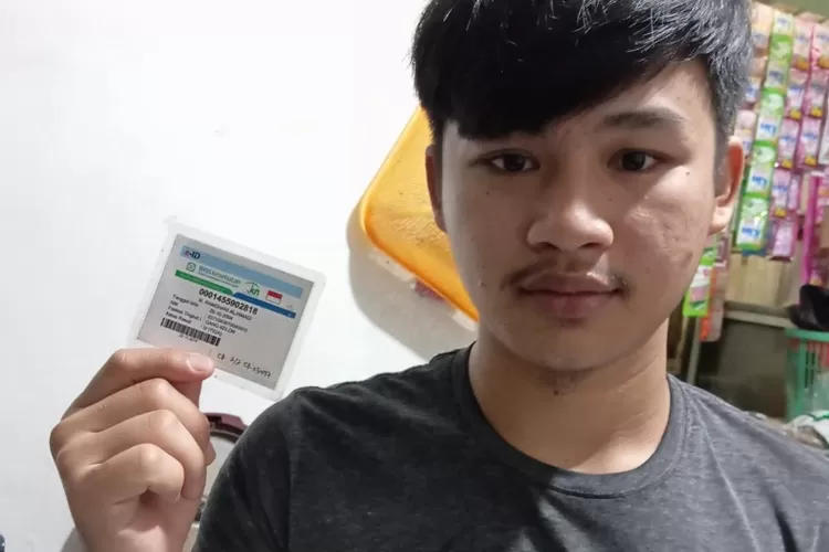 Bagi pemuda Bogor Muhamad Ramdhani Aljidhadj (20) memiliki jaminan seperti BPJS kesehatan merupakan suatu kebutuhan. (Rifal/Metropolitan)