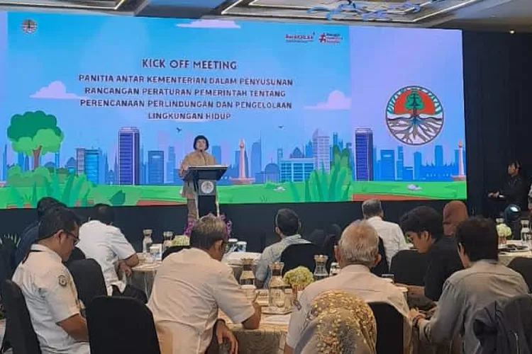 Menteri LHK Siti Nurbaya membuka kick off meeting bahas RPP PPPLH. (Istimewa)
