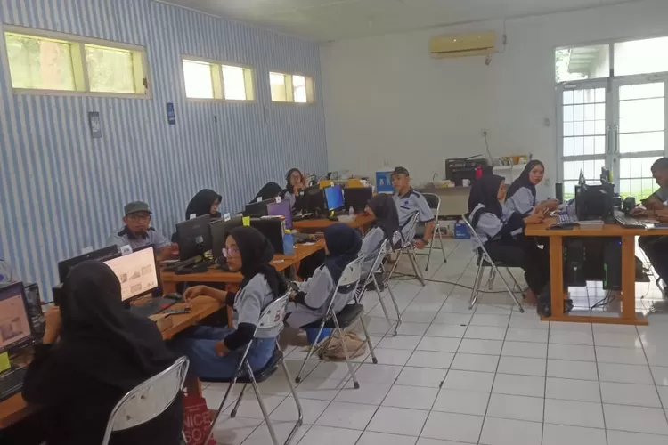 Banyak lulusan BLK Purwakarta belum terserap di dunia kerja industri alias masih nganggur. (Herman/Metropolitan.id)