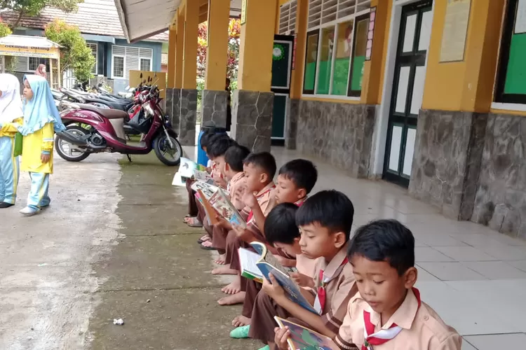 Perpustakaan keliling di Kabupaten Purwakarta tingkatkan minat baca generasi muda. (Herman/Metropolitan)