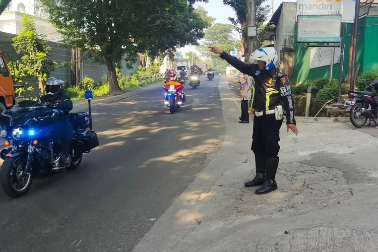 Satlasntas Polres Purwakarta melakukan PAM (Herman/Metropolitan)