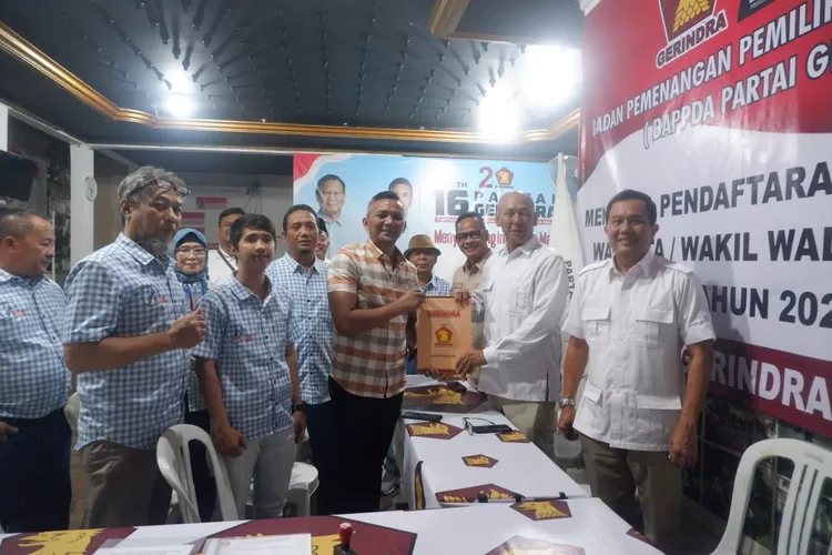 Politisi Gerindra Jenal Mutaqin serahkan formulir pendaftaran bakal Calon Wali Kota Bogor di Pilkada 2024 lewat Partai Gerindra (dok Metropolitan)