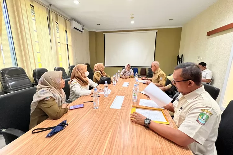 memperkuat pembinaan kepada PPID utama, Pemerintah Kota Bekasi menggelar monev penerapan UU KIP 2024 (Pemkot Bekasi)