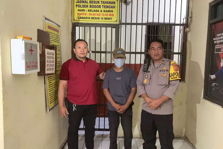 Polisi amankan pemuda mabuk yang menusuk ibu-ibu usai diteriaki maling. 