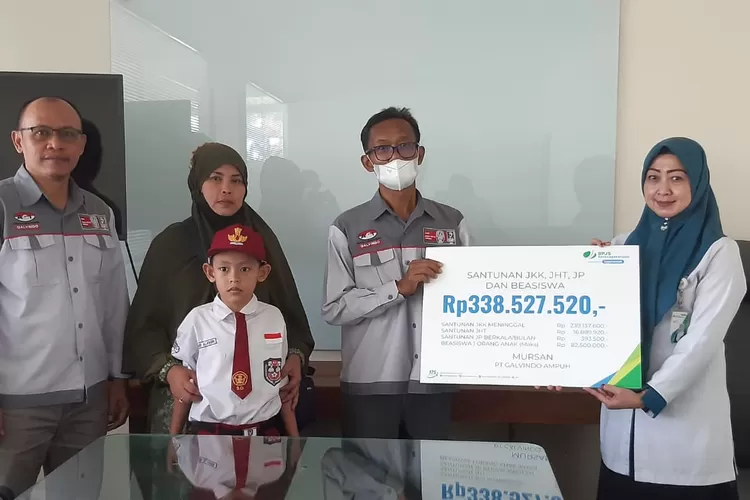 BPJS Ketenagakerjaan Bogor Cileungsi serahkan bantuan JKK dan JHT (BPJS)