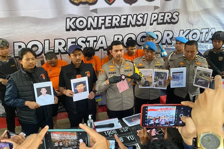 Polresta Bogor Kota menangkap komplotan begal mobil di Bogor yang beraksi dengan modus operandi yang unik. (Rifal/Metropolitan)