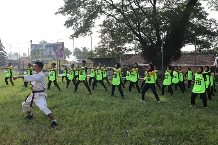 Personel Polres Purwakarta ikuti pelatihan peningkatan kemampuan keterampilan bela diri Polri (BDP) (Herman/Metropolitan)