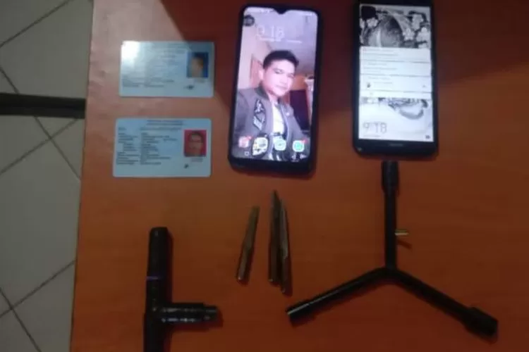 Barang bukti yang diamankan Polsek Cijeruk dari kasus curanmor di depan kantor Desa Srogol. (Dok Polsek Cijeruk)