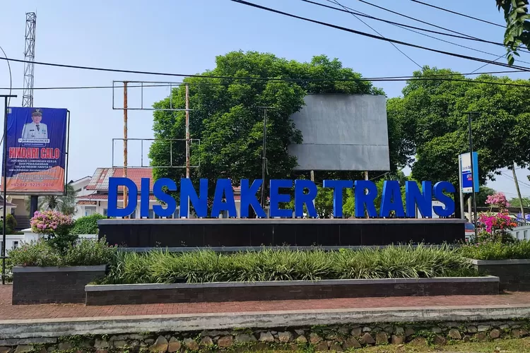 Disnakertrans Karawang menyebut ratusan tenaga kerja disabilitas masuk dunia kerja. Mulai dari perhotelan, RS hingga instansi pemerintah (Samsudin)