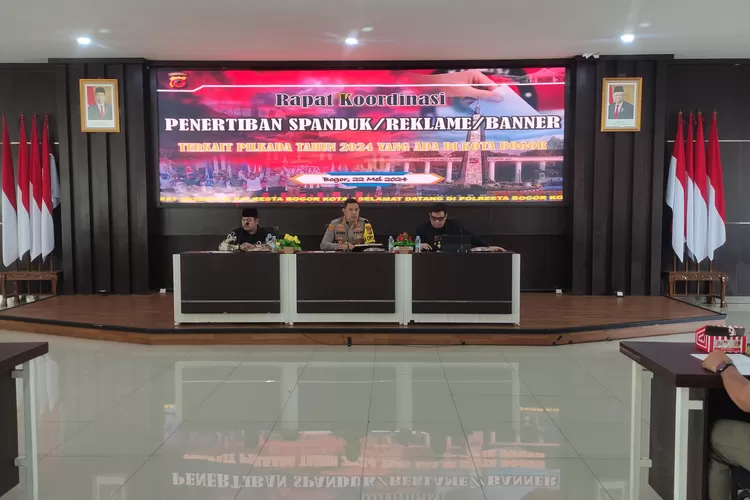 Kegiatan rapat koordinasi penertiban reklame dan banner Calon Wali Kota yang tak berizin. Kegiatan ini diselenggarakan Polresta Bogor Kota. 