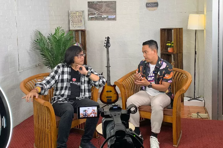 Bakal calon Wali Kota Bogor Sendi Fardiansyah saat podcast bersama Metropolitan TV. (Dok Metropolitan)