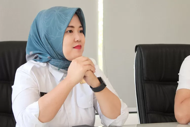 Kasubag TU KCD Wilayah 4 Riesye Silvana. (Herman)