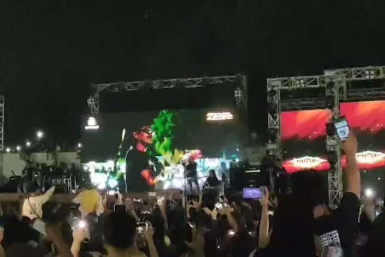 Hadirkan band Jamrud, Pagelaran Peluncuran Pemilihan Bupati dan Wakil Bupati Karawang Tahun 2024 alias Pilkada 2024 digelar Komisi Pemilihan Umum (KPU) Karawang (Samsudin)