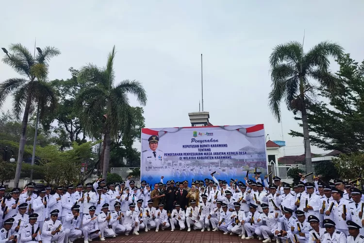 Para kepala desa (kades) di Karawang mendapat SK perpanjangan masa jabatan (Samsudin)