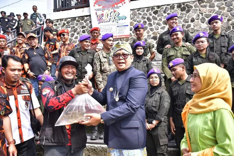 Pada momen Hari Lahir Pancasila, APELSURA lakukan aksi penanaman pohon demi lestarikan lingkungan di Sukabumi (Satiri)