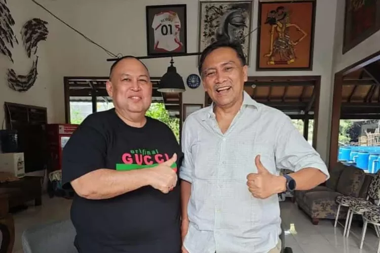 Bakal Calon Wali Kota Bekasi Mochtar Mohamad bersama petinggi Partai Demokrat Andi Malarangeng. (Adin)