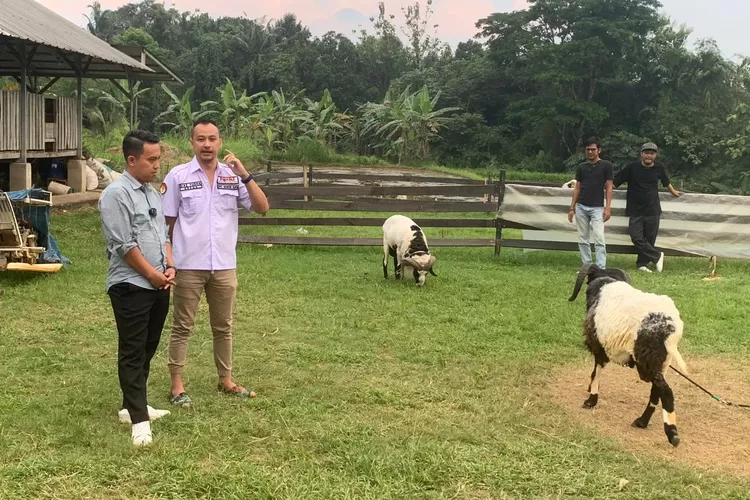 Sendi Fardiansyah bertemu dan berdiskusi bersama Himpunan Peternak Domba Kambing Indonesia (HPDKI) Kota Bogor. (Rifal/Metropolitan)