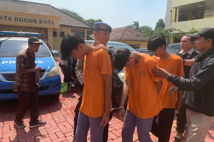 Polisi ungkap pembacokan pelajar yang melibatkan pelajar SMA Taruna Andigha dan SMAN 1 Ciomas di Kota Bogor. (Rifal/Metropolitan)