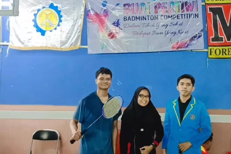 Kampus STIE Budi Pertiwi Karawang menggelar open turnament badminton (Samsudin)