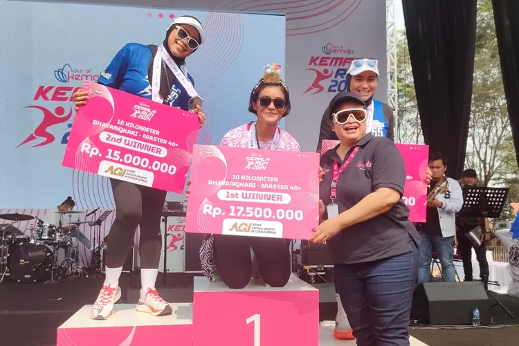 Bhayangkari Polres Purwakarta meraih prestasi dengan menyabet juara kedua kategori half marathon dalam Kemala Run 2024 (Herman)