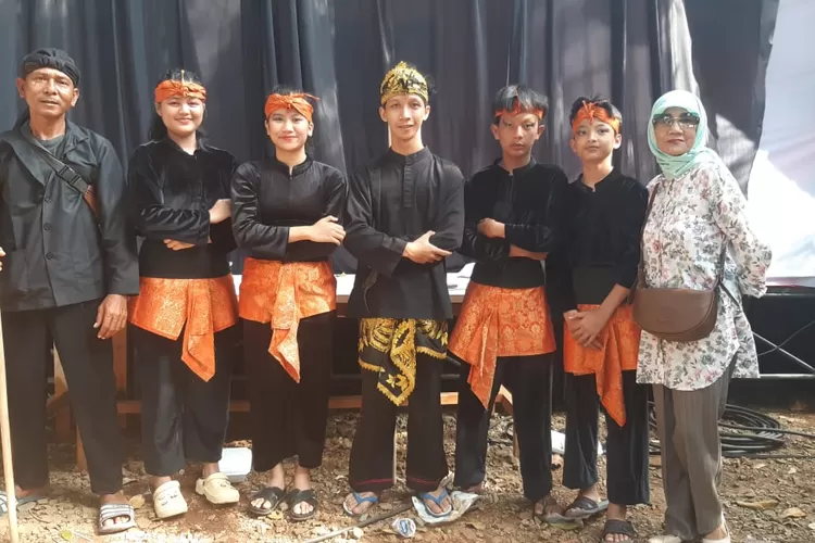Sejumlah atlet pencak silat Perguruan Sinar Pusaka Putera Purwakarta berprestasi dan menjunjung budaya lokal (Herman)