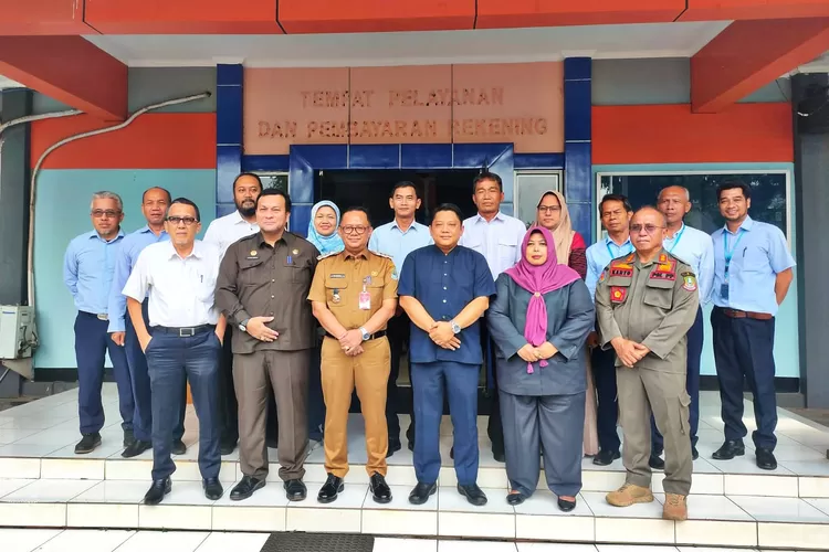 Pj Wali Kota Bekasi, Raden Gani Muhamad melakukan kunjungan kerja ke PDAM Tirta Patriot dan ingatkan netralitas Pilkada 2024 (Adin)