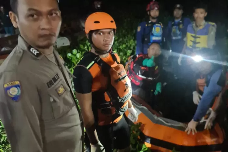 Satpolairud Polres Purwakarta berhasil menemukan pemancing Bandung Barat yang hilang dan tenggelam sejak akhir pekan lalu. (Herman)
